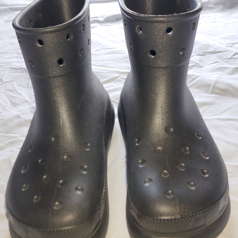 Crocs Classic Women's Ankle Boots Black Waterproof Size 8, Is Used